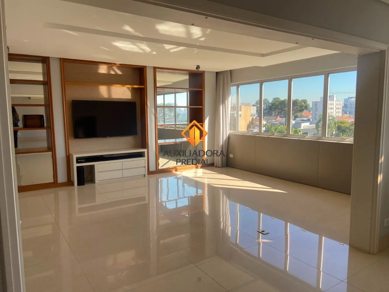 2-bedroom apartment with living room and glassed balcony — photo 32