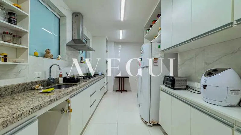 Residential apartment with 4 bedrooms and separate kitchen — photo 22