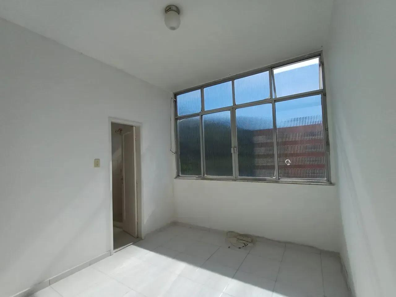 Studio conjugado com 1 quarto e box de vidro no banheiro — photo 11
