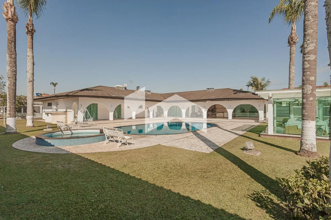 4-bedroom house with 6 parking spots and 568 m²