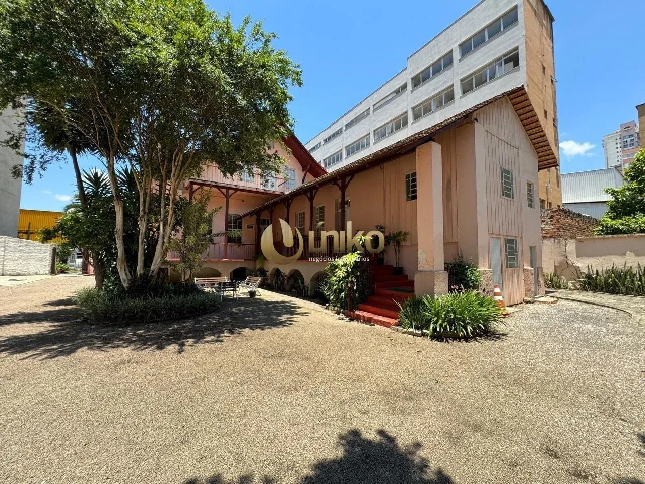 House with 3 bedrooms, 1 bathroom, 5 parking spaces — photo 9