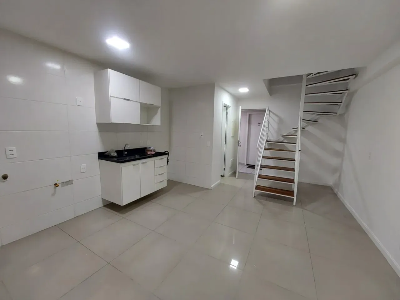 Duplex apartment with 1 bedroom and 2 bathrooms — photo 2