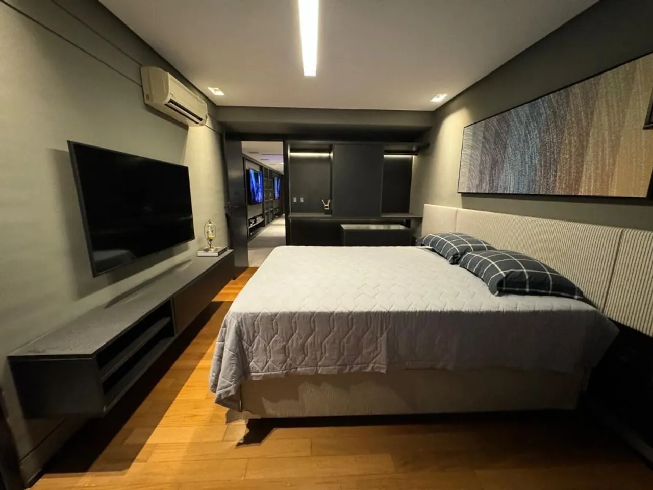 Floor-to-ceiling windows in a 3-bedroom apartment, 260 m² — photo 17