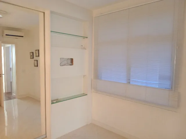 60 m² apartment with a walk-in closet and a home office — photo 7
