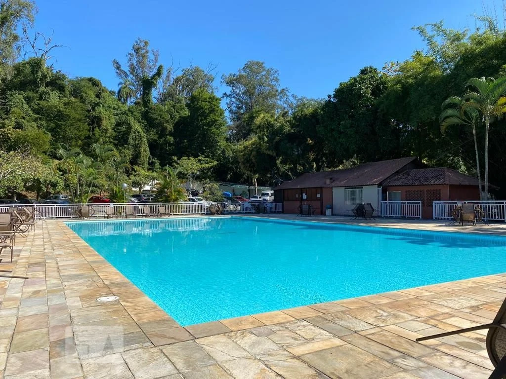 2-bedroom apartment in a building with a pool — photo 42