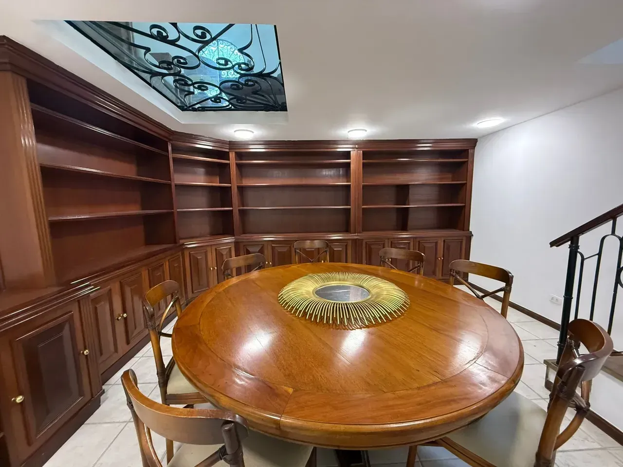 Будинок з 4 спальнями і 4 ванними з вікнами від підлоги до стелі — photo 21