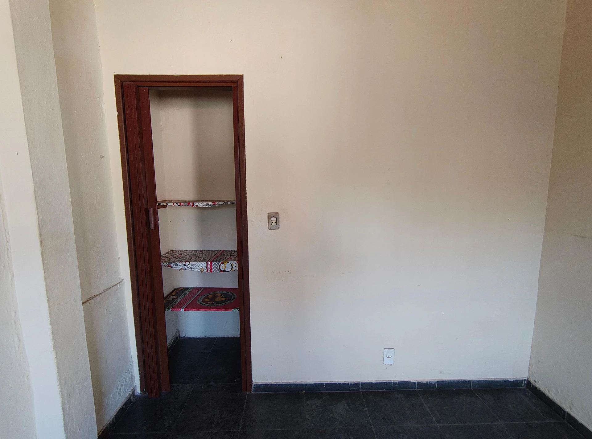 Casa para alugar com 1 quarto e sem vaga de garagem
