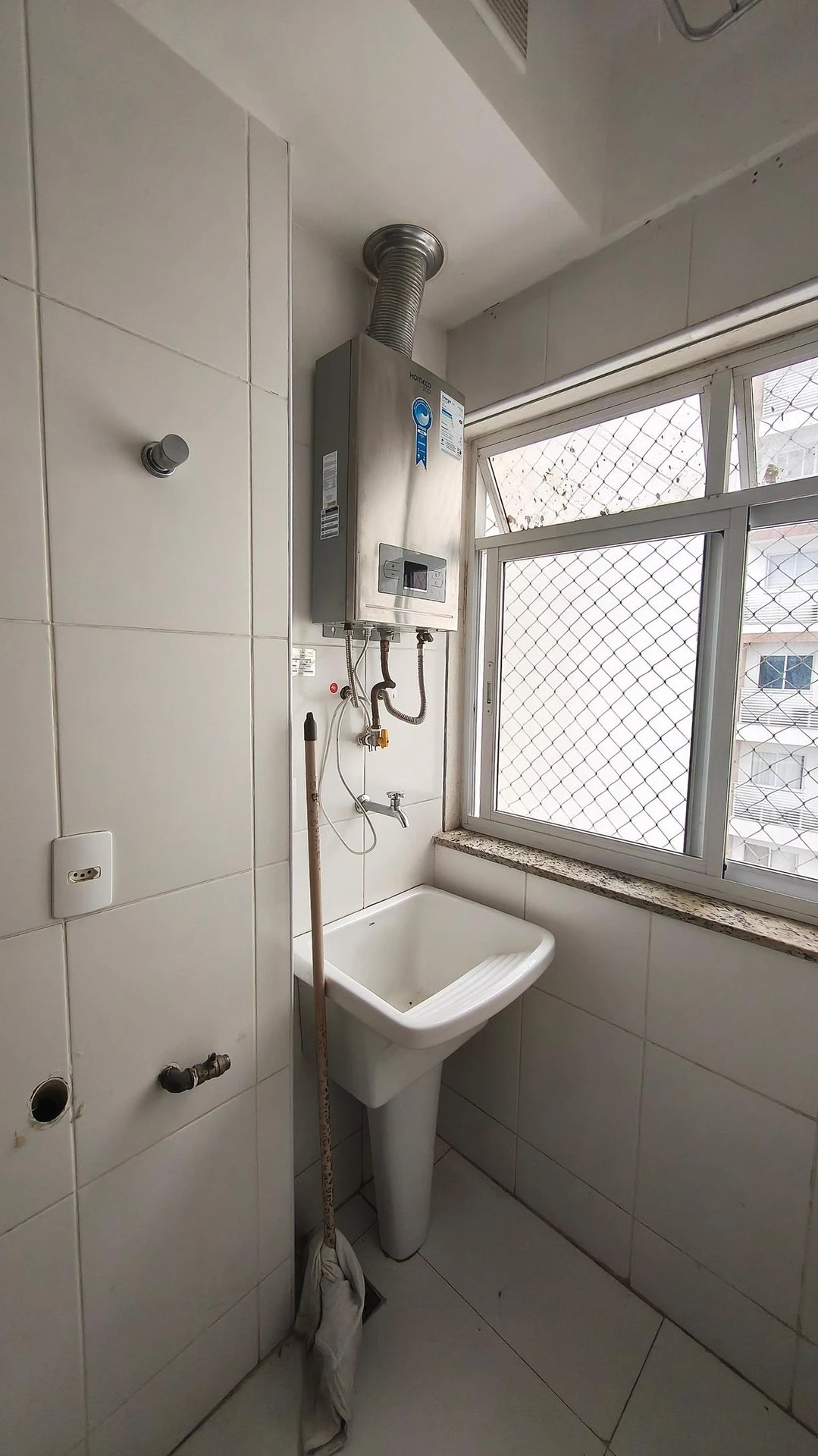 Glass-enclosed balcony in a 3-bedroom apartment, 87 m² — photo 27