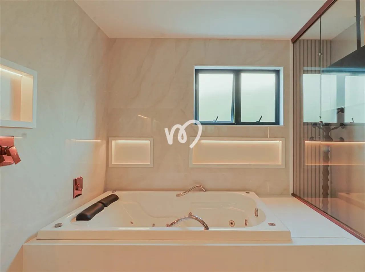 Furnished house with 5 bedrooms and 5 bathrooms — photo 19