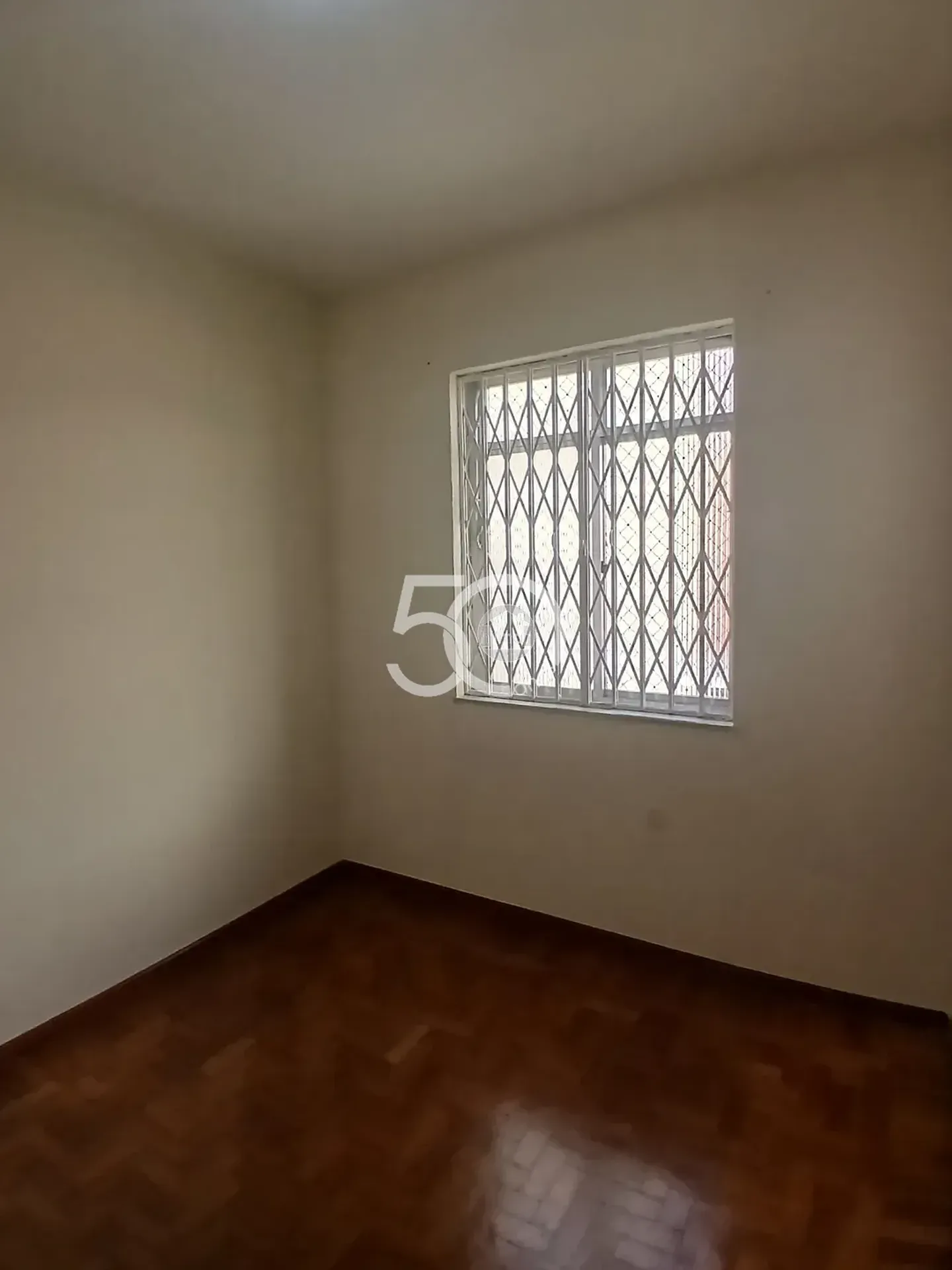 Apartamento de 2 dormitorios con balcón y cocina separada — photo 13