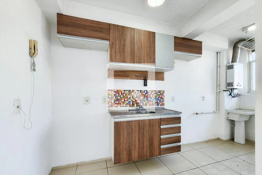 2-bedroom apartment in a building with a gym — photo 3