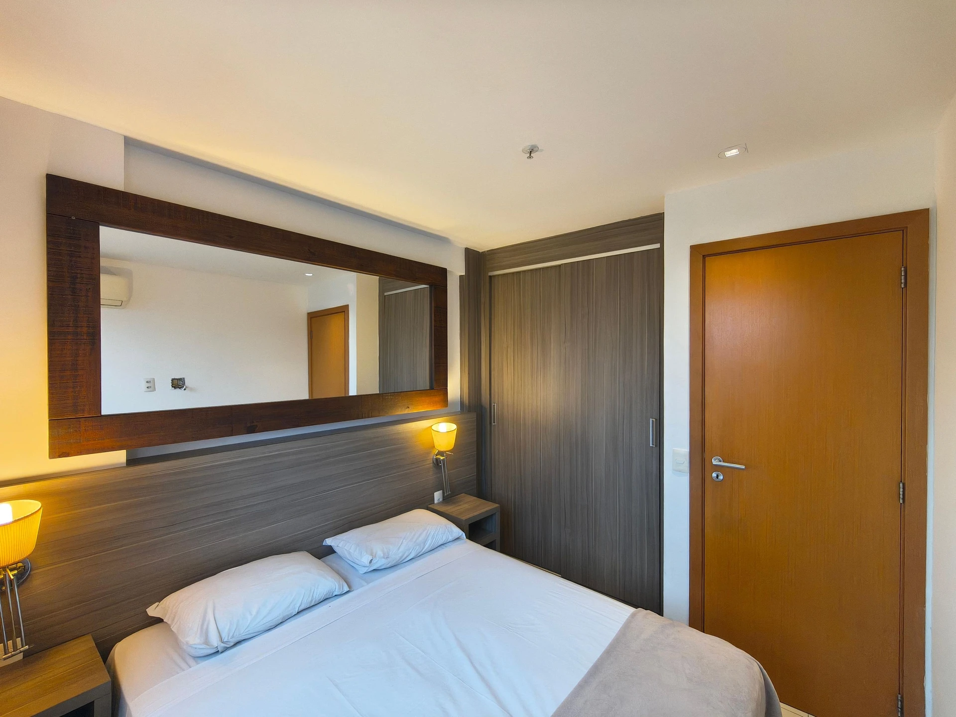 Furnished 1-bedroom apartment with a balcony and pool — photo 17