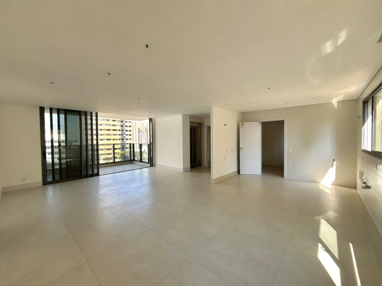 Apartamento mobiliado com 3 dormitórios e cozinha conceito aberto