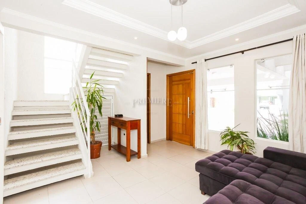 4-bedroom house with a walk-in closet in Curitiba — photo 35