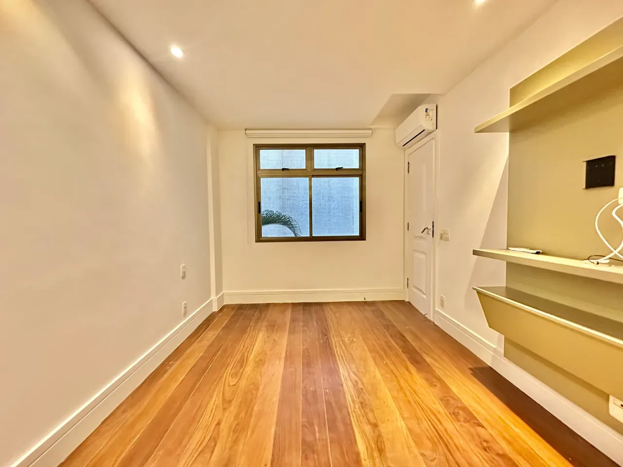 Furnished apartment, 268 m², with a water view — photo 46