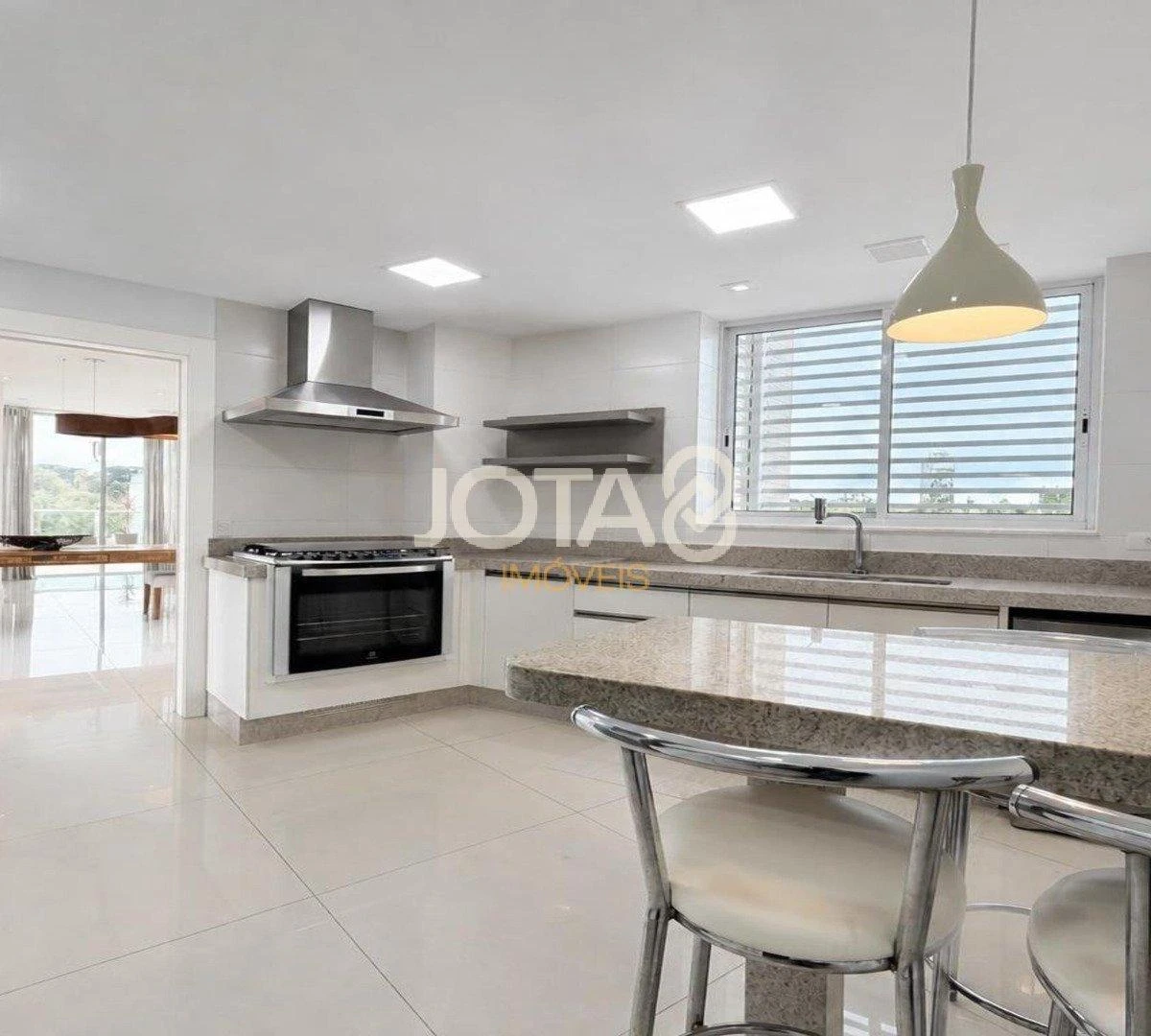 Bañera y 4 dormitorios: departamento de 323 m² — photo 32