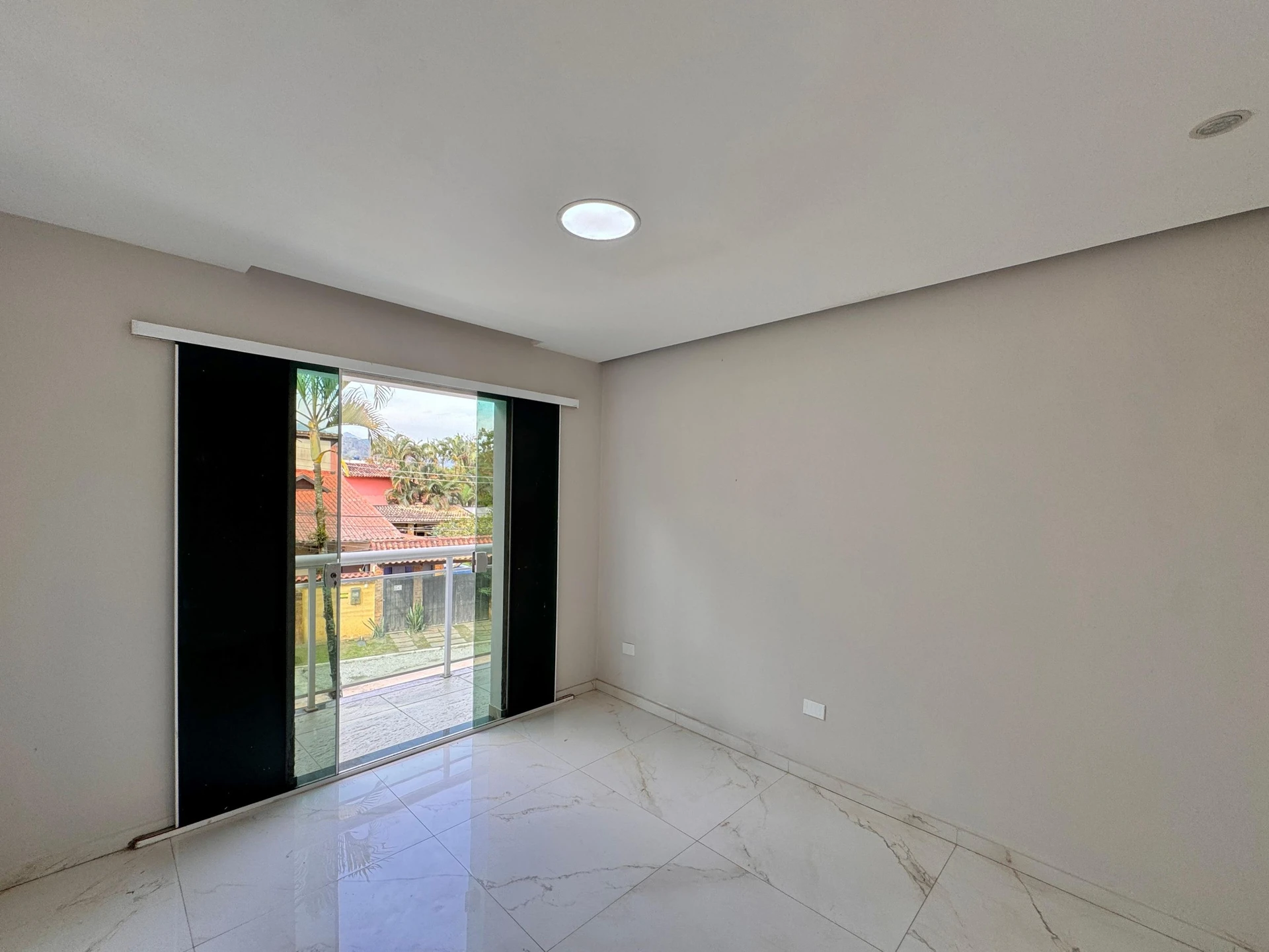 3-bedroom house with a walk-in closet in Rio de Janeiro — photo 32