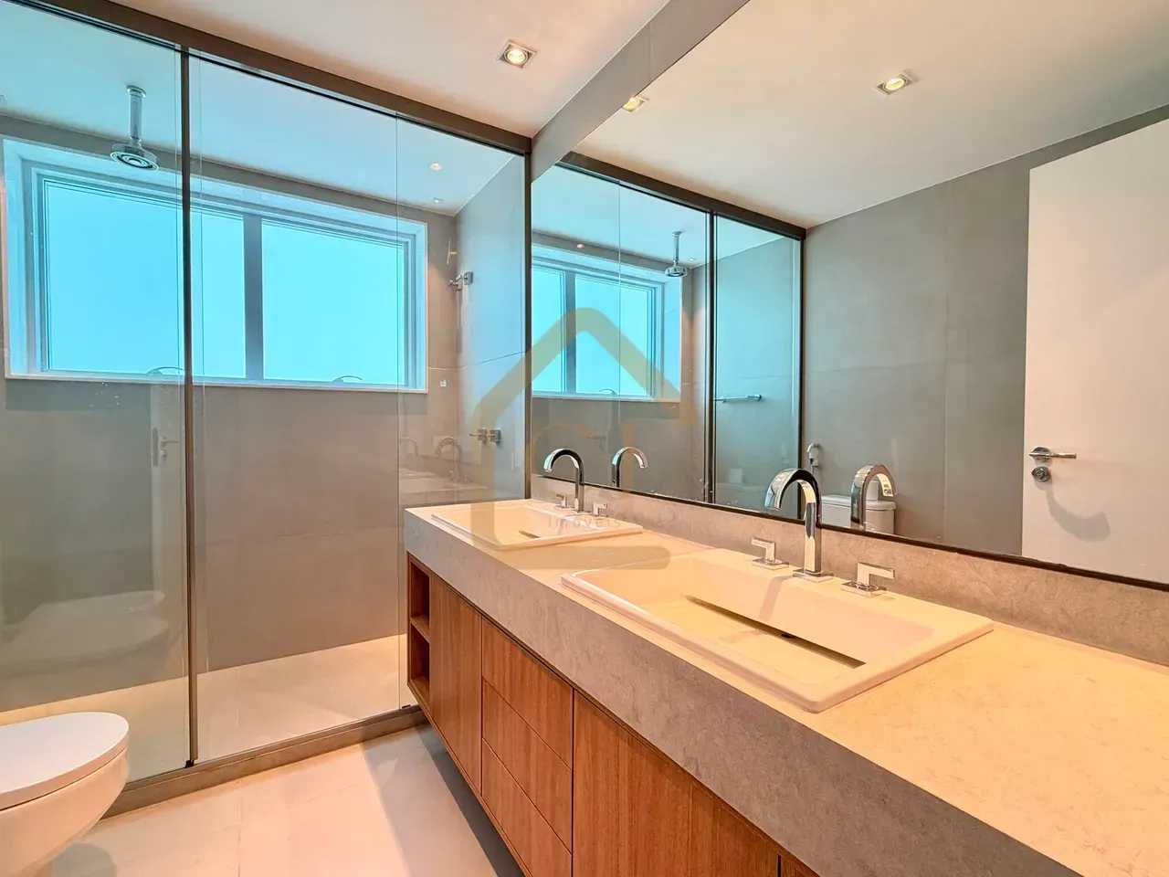 Unfurnished 3-bedroom apartment with 5 bathrooms and balcony — photo 8