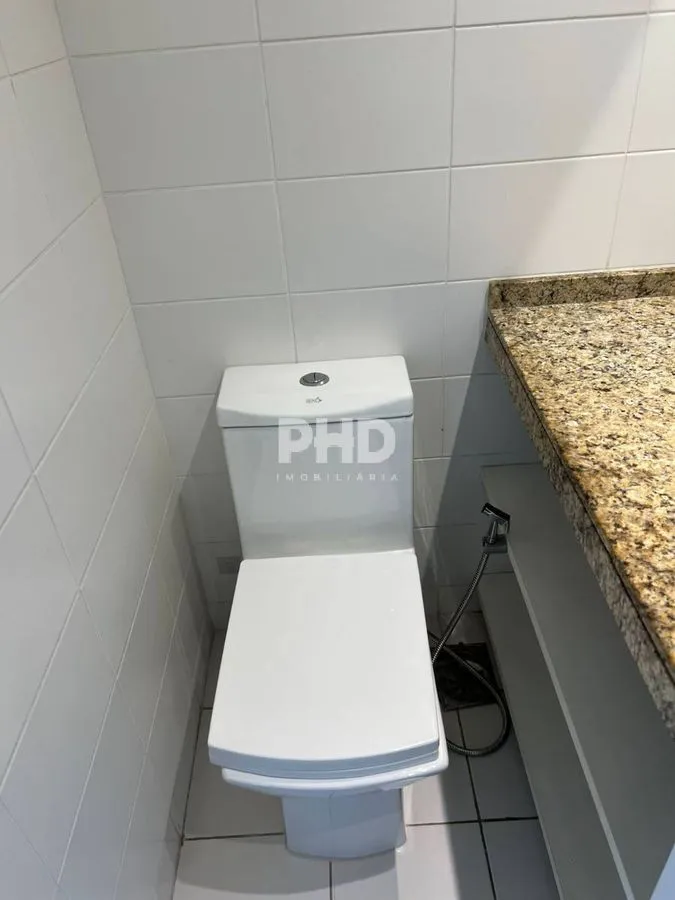 2-bedroom apartment with 1 en-suite bathroom and balcony — photo 10