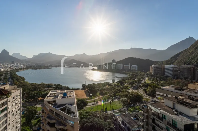 Furnished 3-bedroom apartment with water-view windows — photo 3