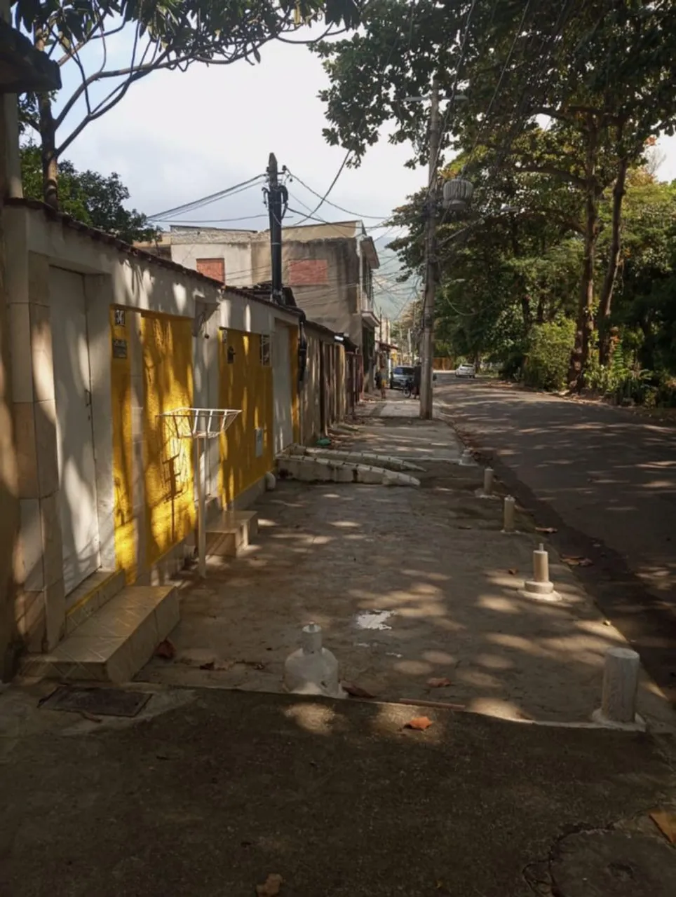 1-bedroom apartment with separate kitchen and parking