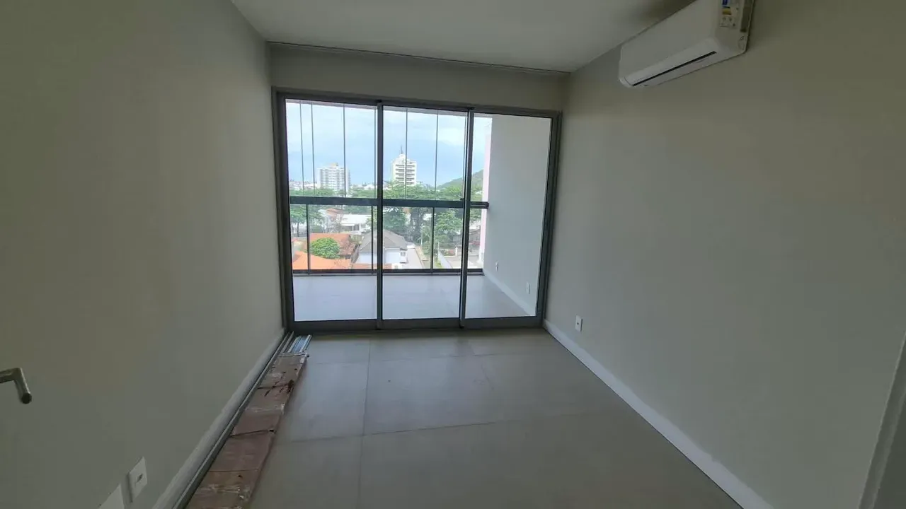 3-bedroom apartment with floor-to-ceiling windows — photo 5
