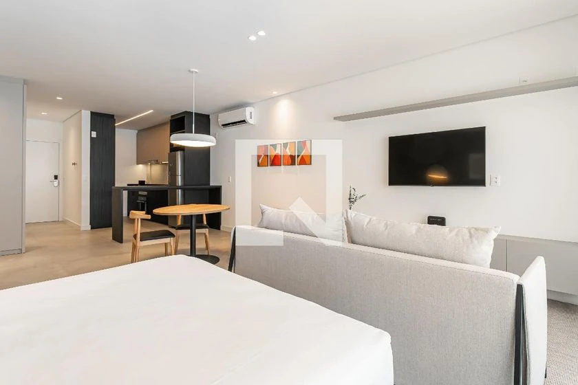 Furnished 1-bedroom apartment with a balcony