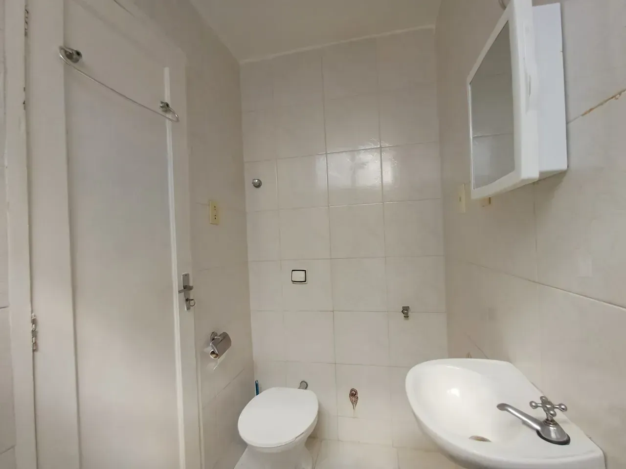 Studio conjugado com 1 quarto e box de vidro no banheiro — photo 4