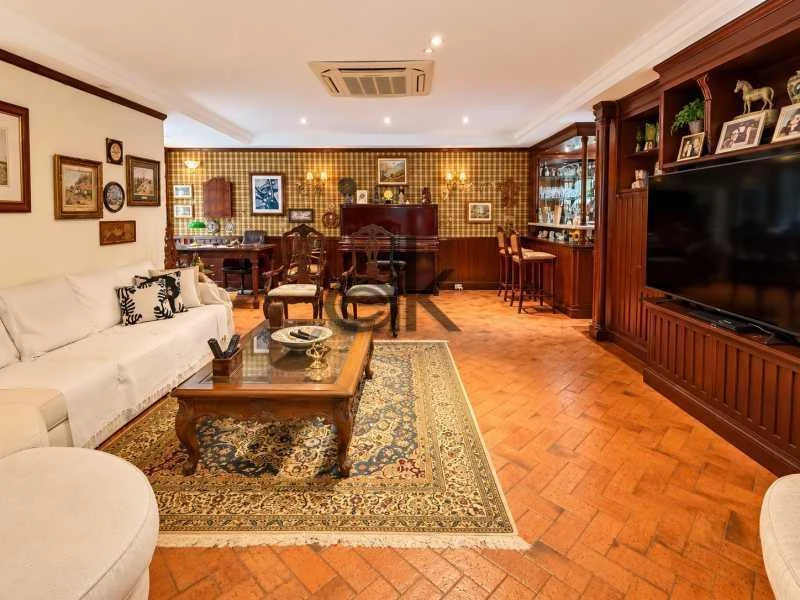 5-bedroom house with a home office — photo 14