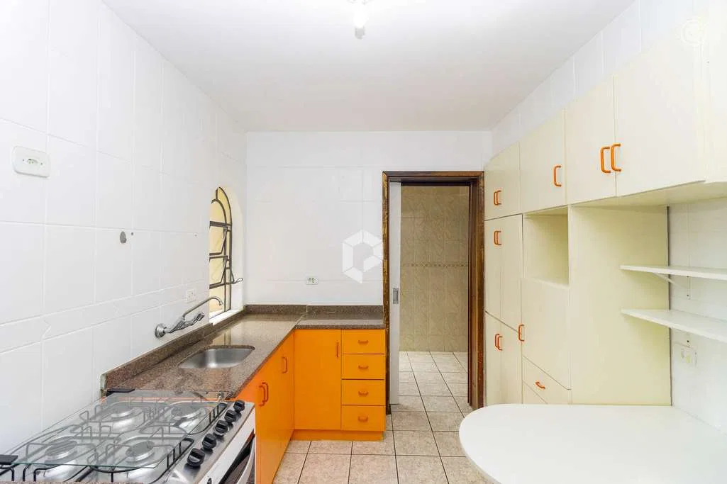 Apartamento, 107 m², com piso de madeira ou laminado