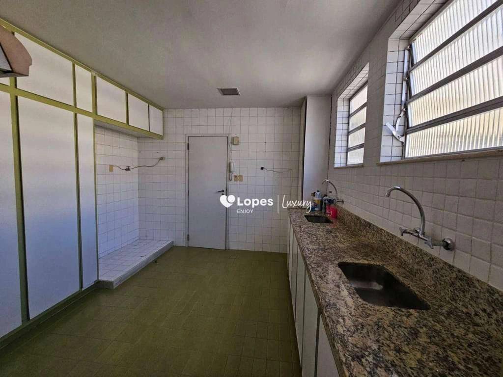 156 m² unfurnished apartment with 3 bedrooms and parking — photo 18