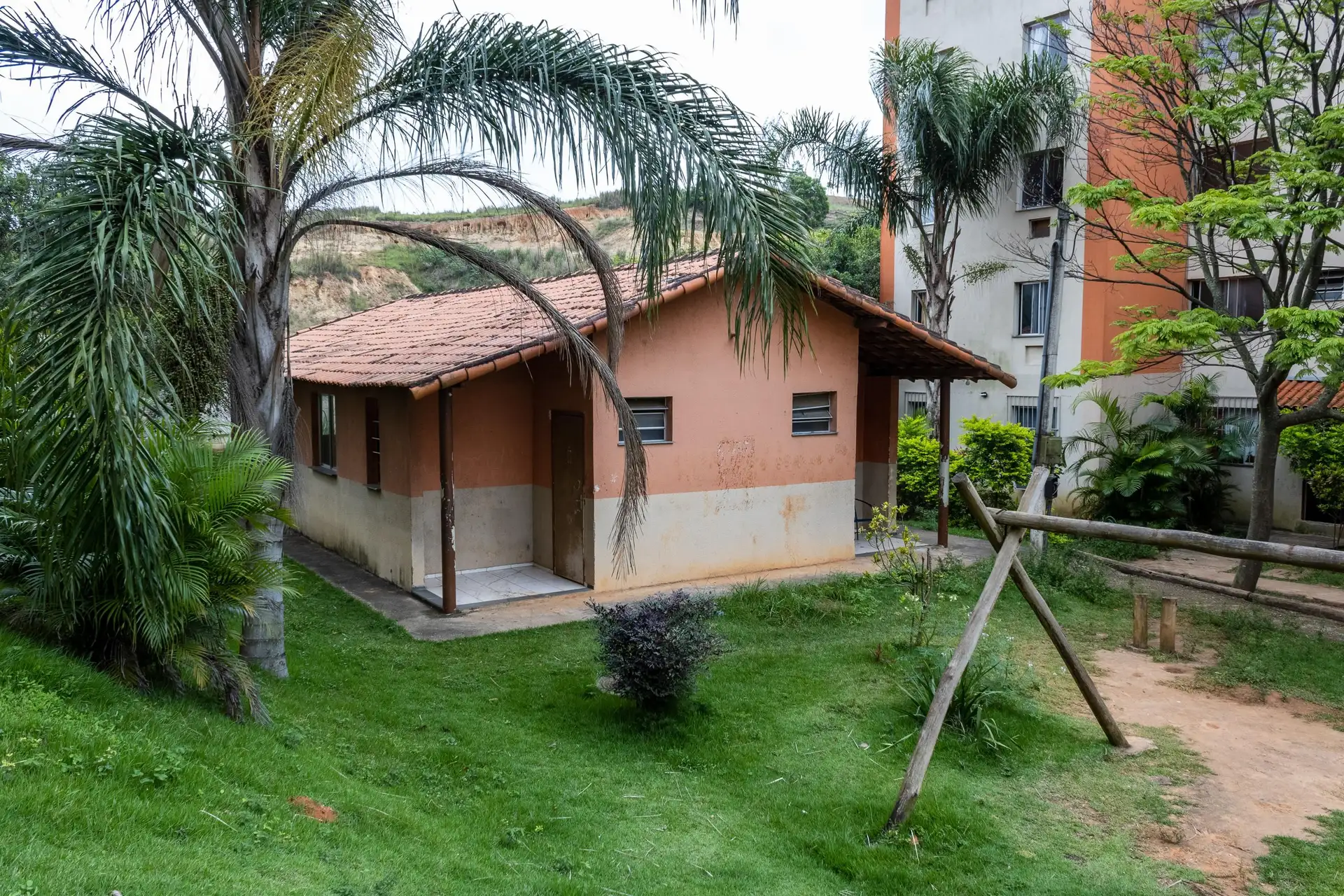 Furnished 2-bedroom apartment with 1 bathroom and parking — photo 23