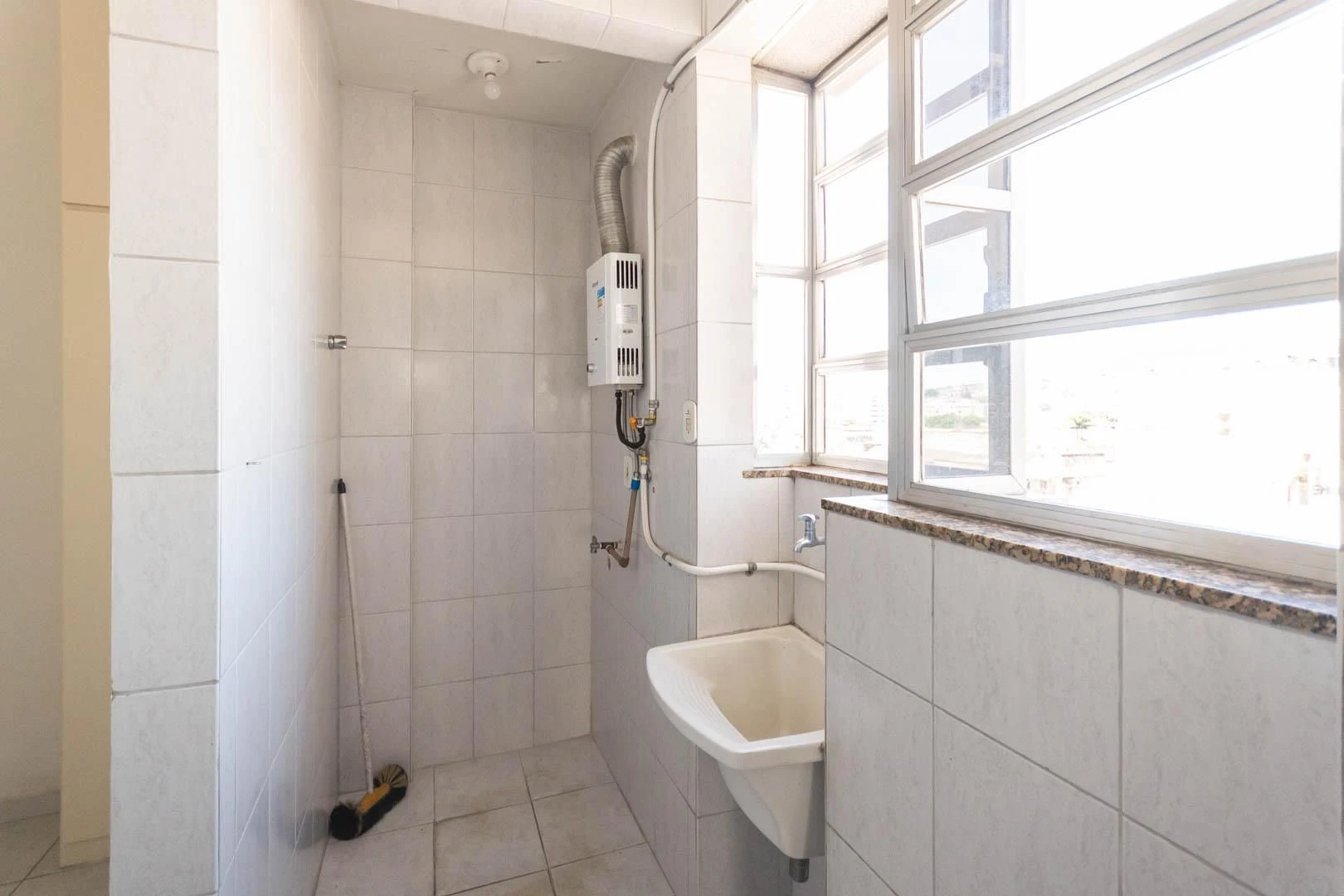 2-bedroom apartment with 1 bathroom, no parking space — photo 25