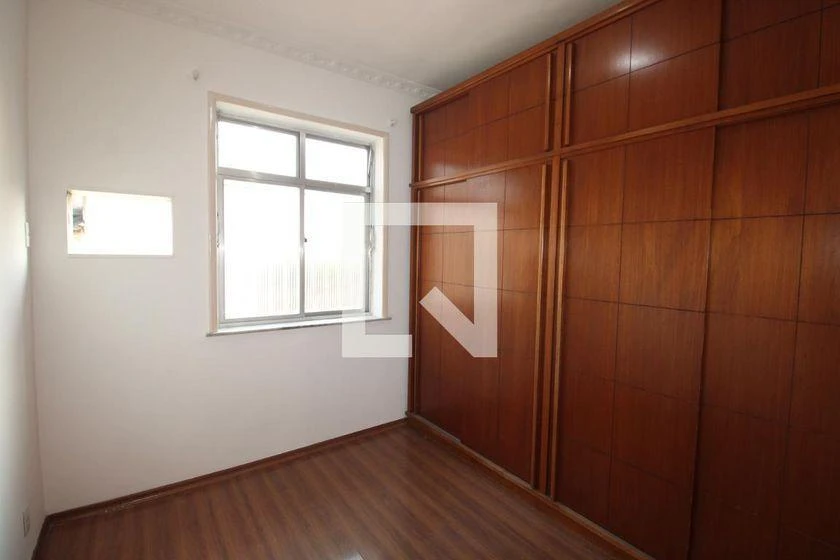 Apartamento com piso de madeira ou laminado, Pilares — photo 12