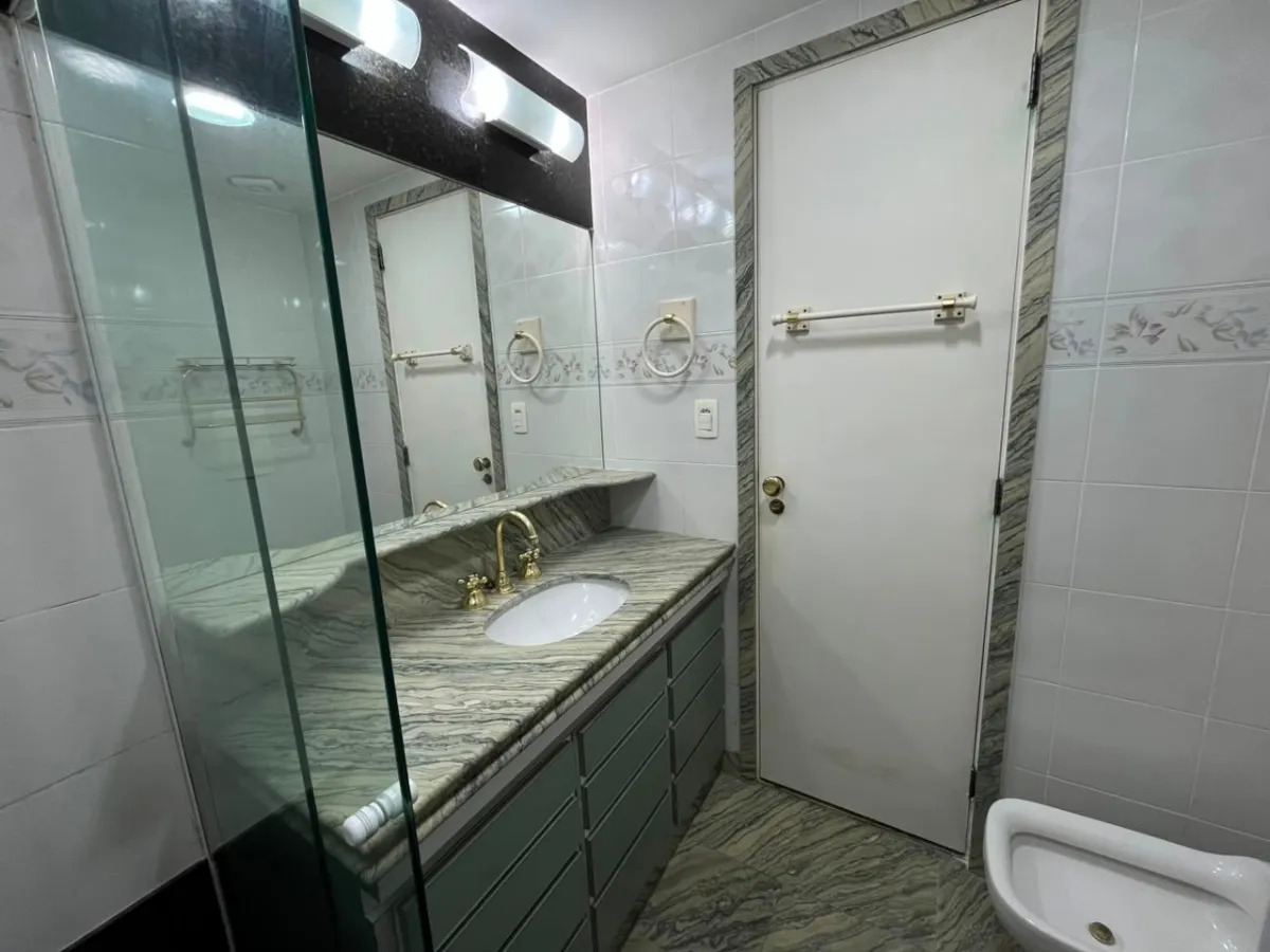 Панорамні вікна та 4 спальні: квартира 217 м² — photo 10
