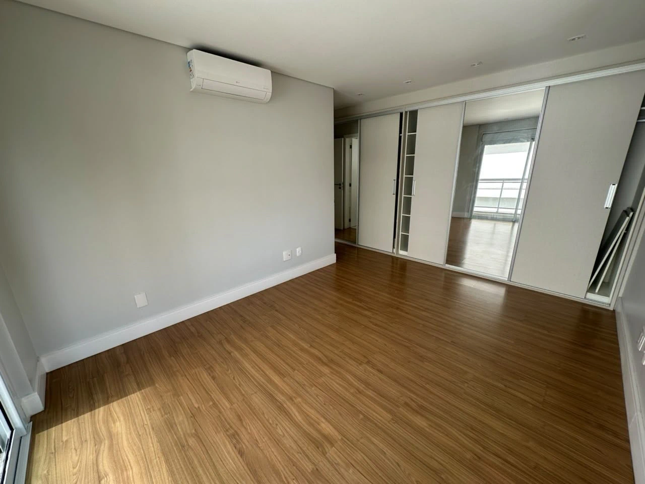 Ванна и 4 спальни: квартира 324 м² — photo 15