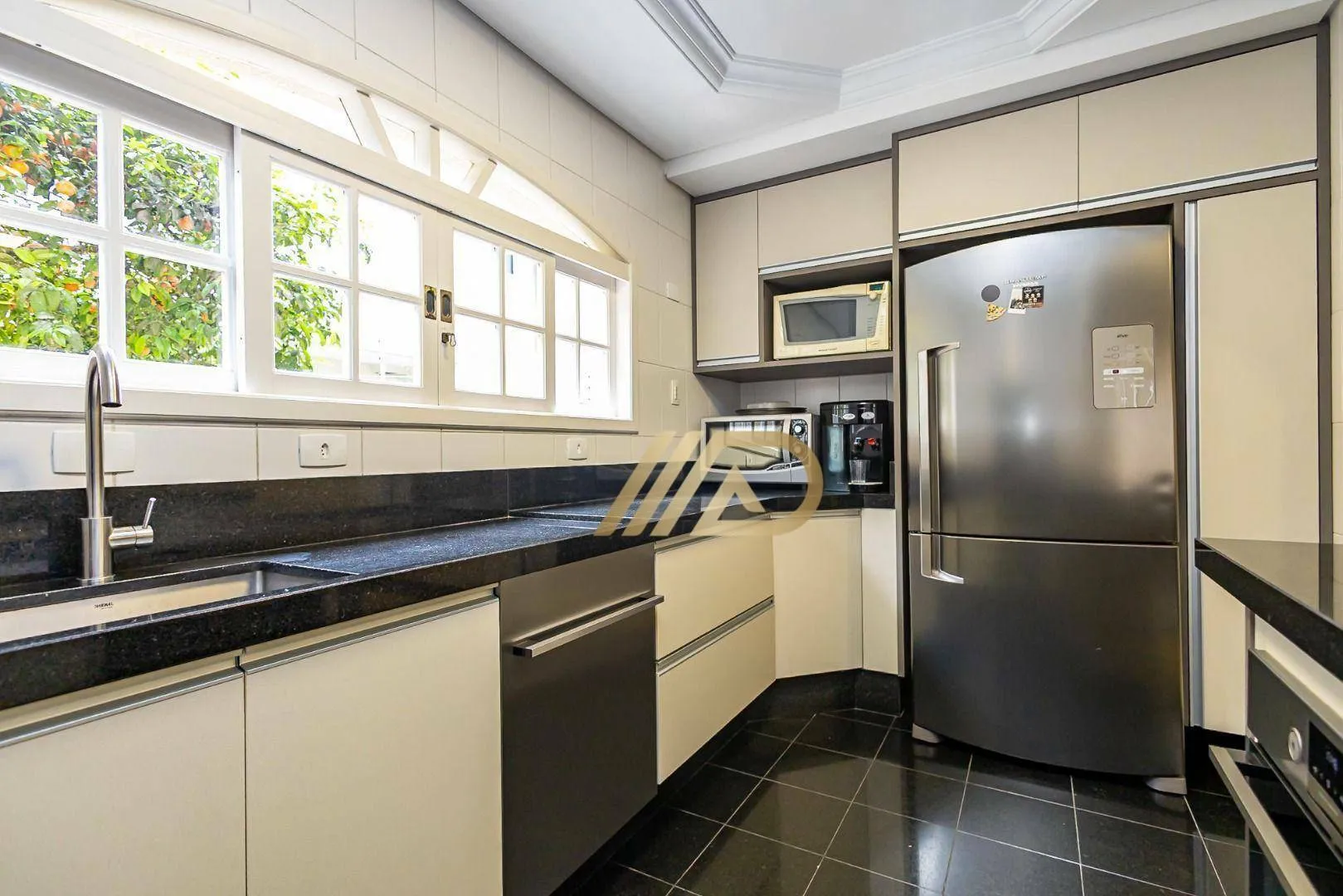 Будинок на 4 спальні з 377 м² і 4 паркомісцями — photo 6