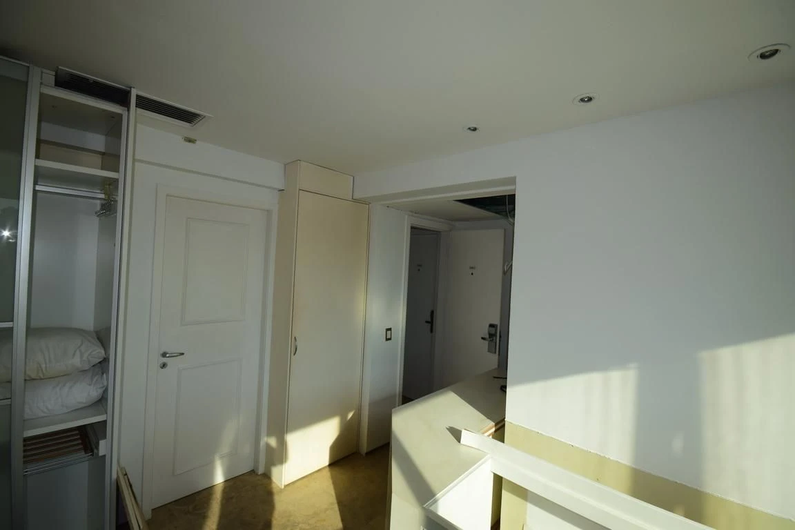Furnished studio with 1 bedroom, 2 bathrooms and balcony — photo 19