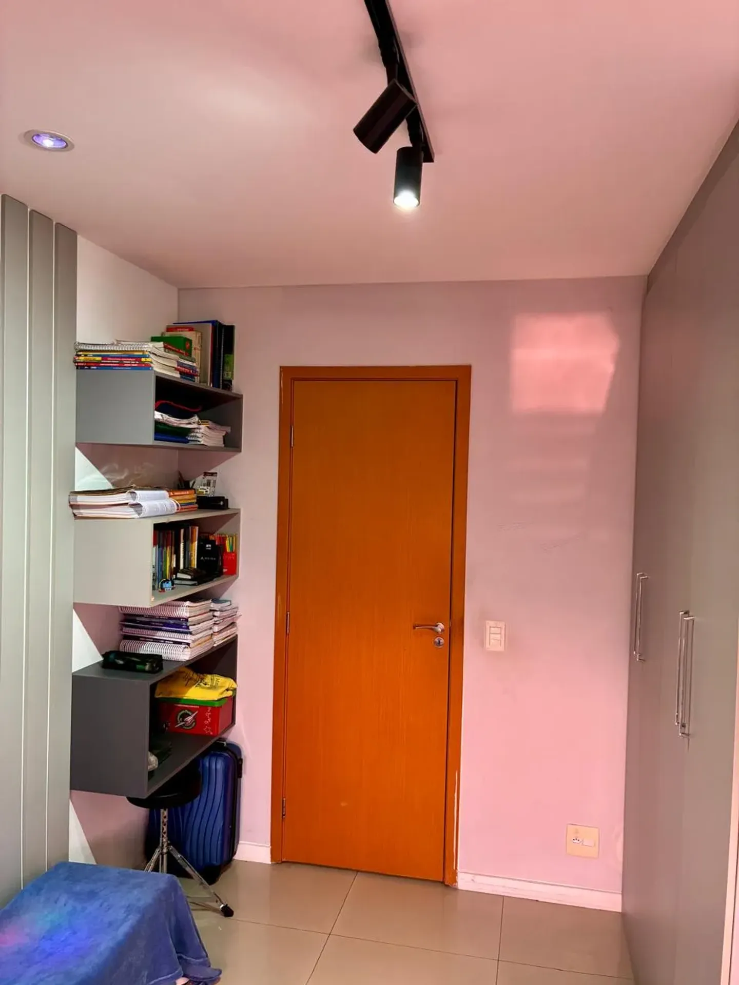 Furnished 2-bedroom apartment with en-suite and parking — photo 23