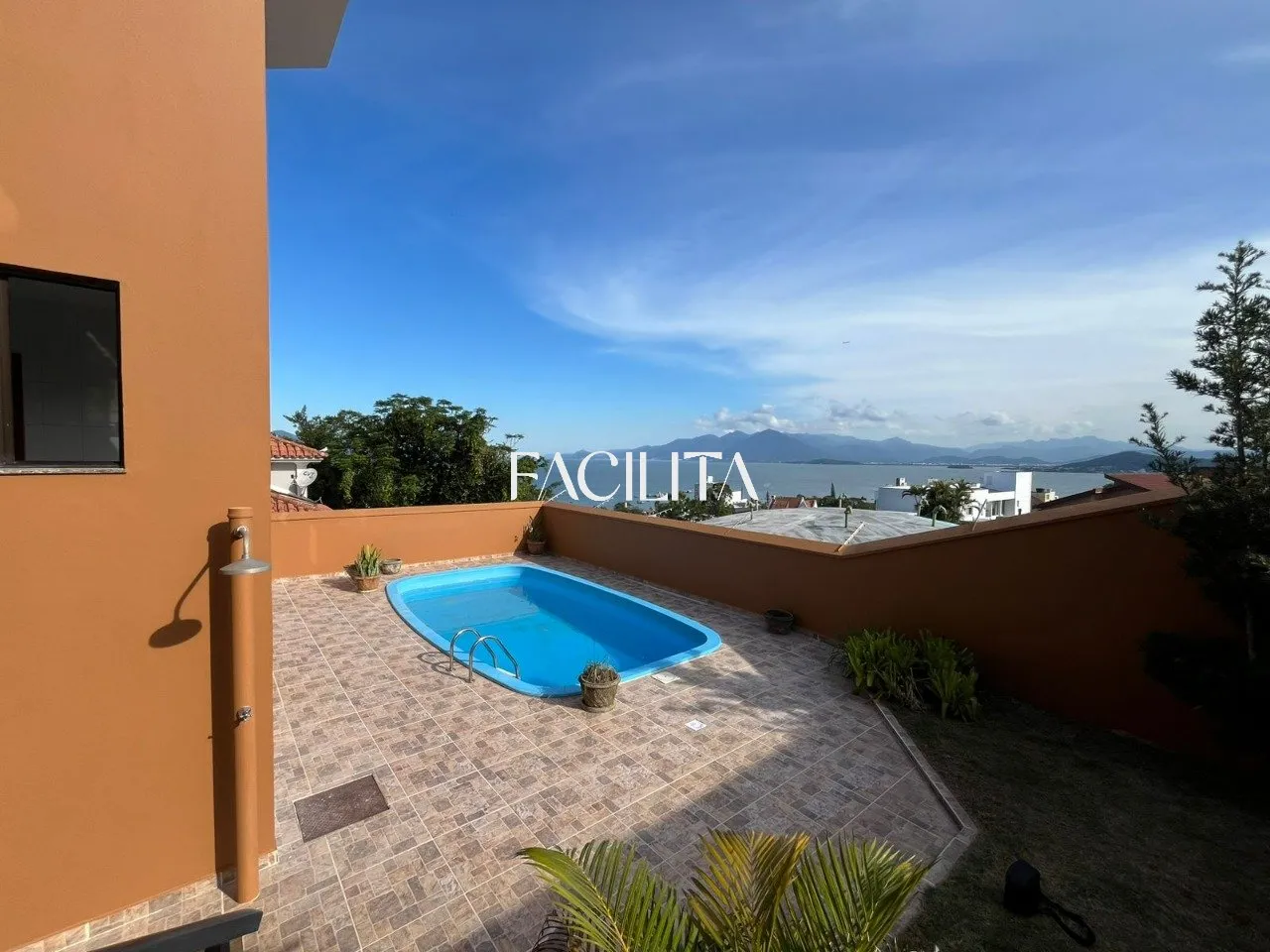 Furnished 456 m² house with 3 en-suite bedrooms and pool — photo 7