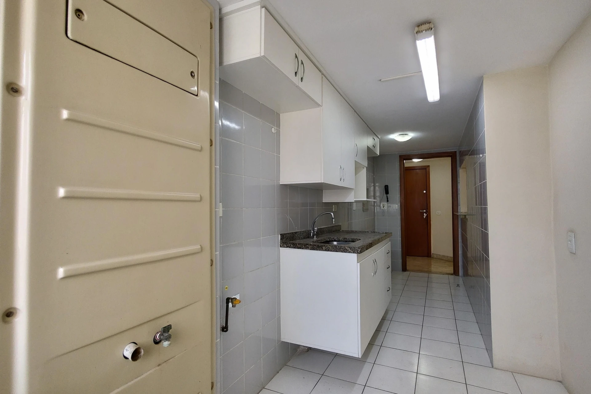 99 m² apartment with a water view and a washing machine — photo 54