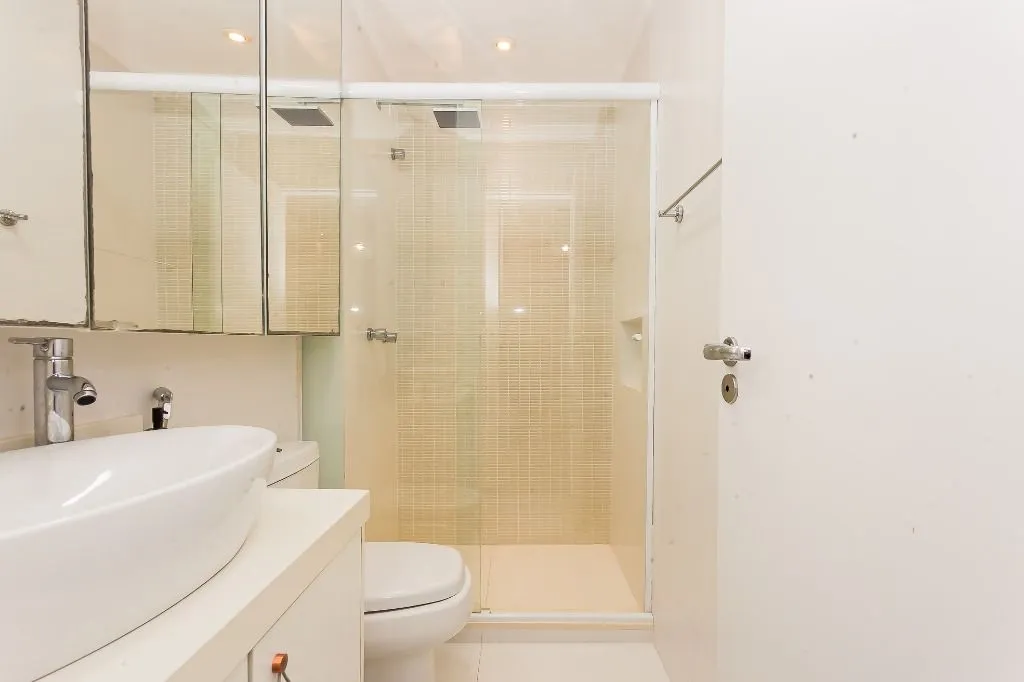 Rental apartment with 3 en-suite bedrooms and 4 baths — photo 32