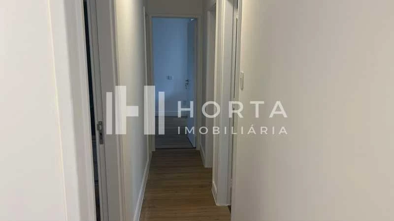 Wood or laminate floors in a 3-bedroom apartment, 127 m² — photo 10