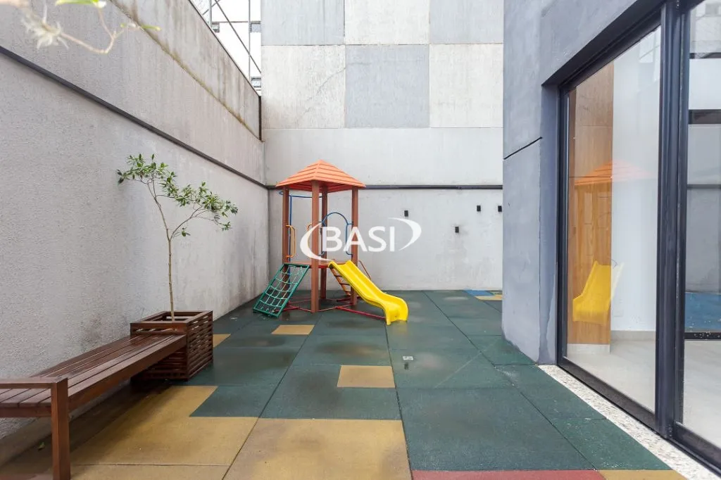 Glass-enclosed balcony in a 3-bedroom apartment, 80 m² — photo 65