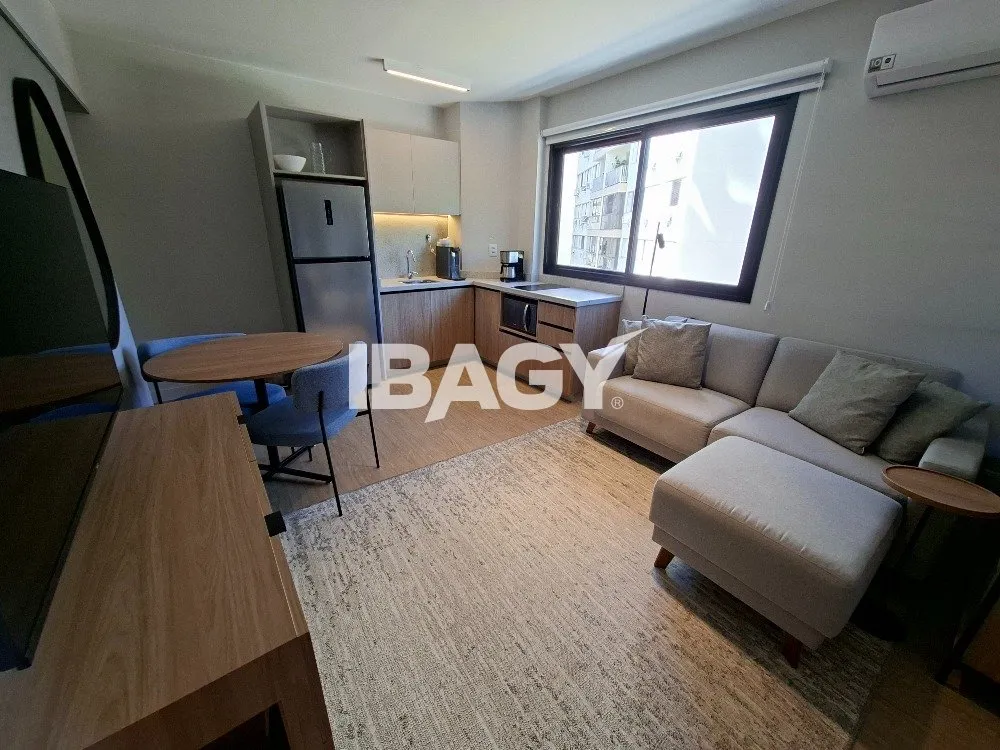 Studio with a glassed-in balcony and open-plan kitchen — photo 47