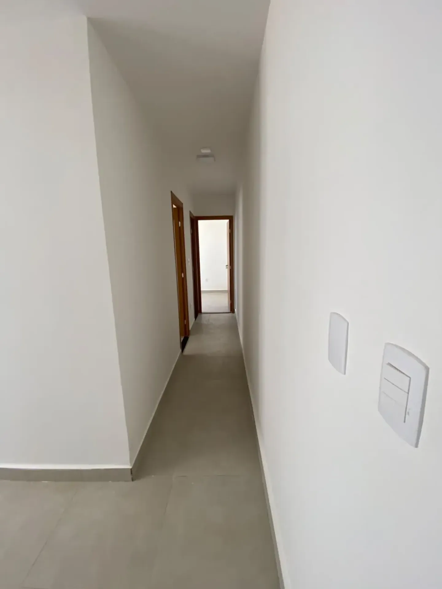 2-bedroom apartment in a building with a gym — photo 9
