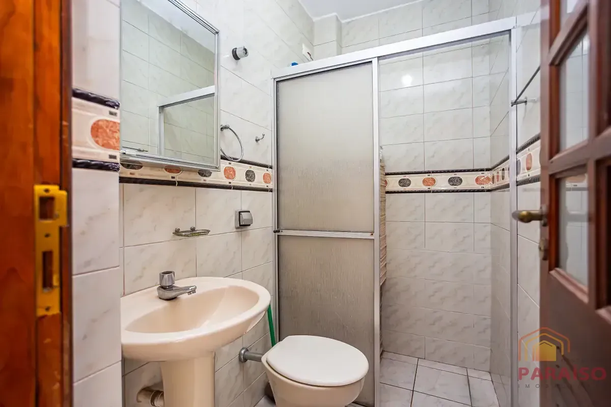 202 m² apartment with 3 bedrooms and a balcony — photo 25