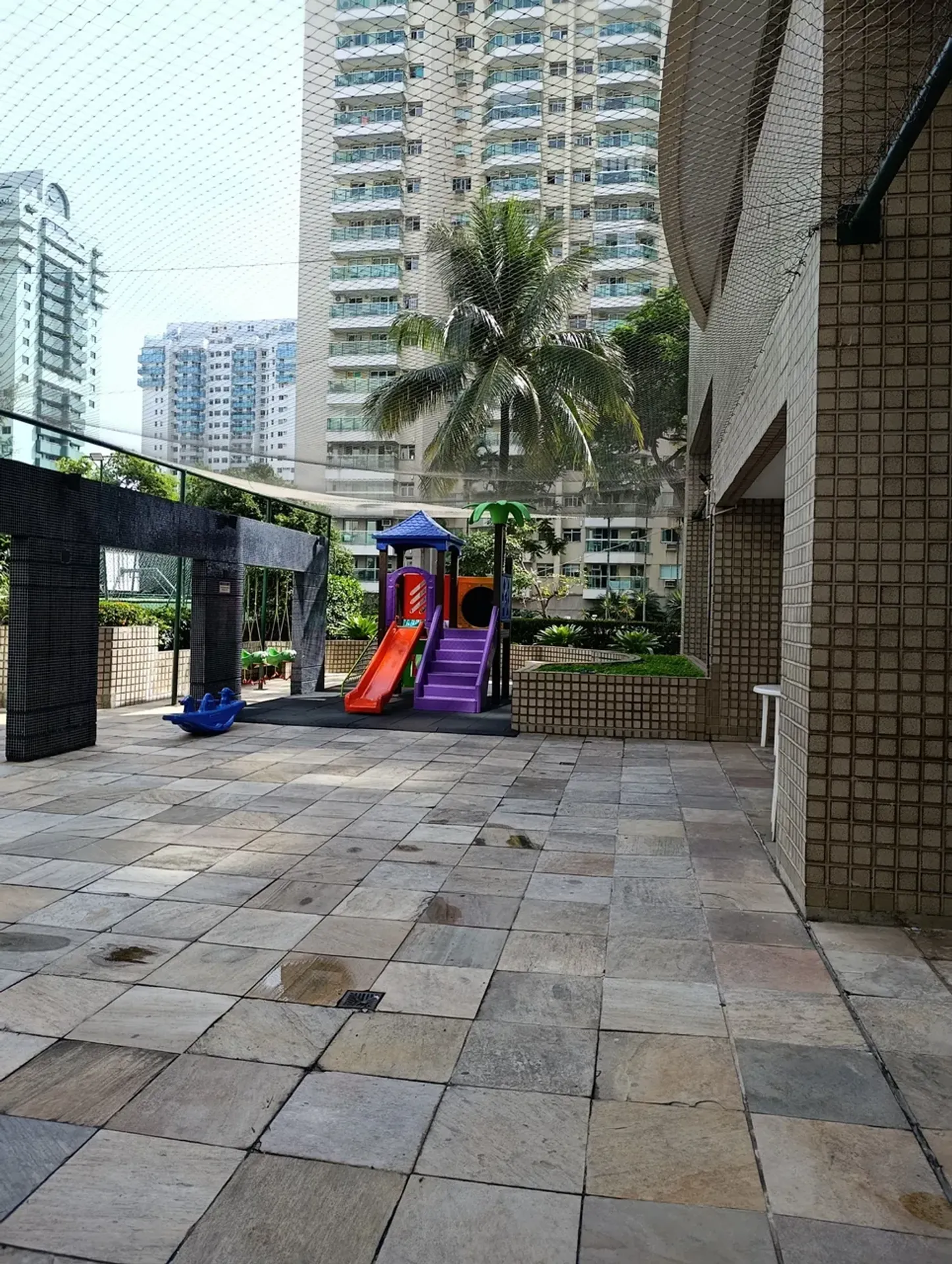 Unfurnished 2-bedroom apartment with a balcony — photo 22