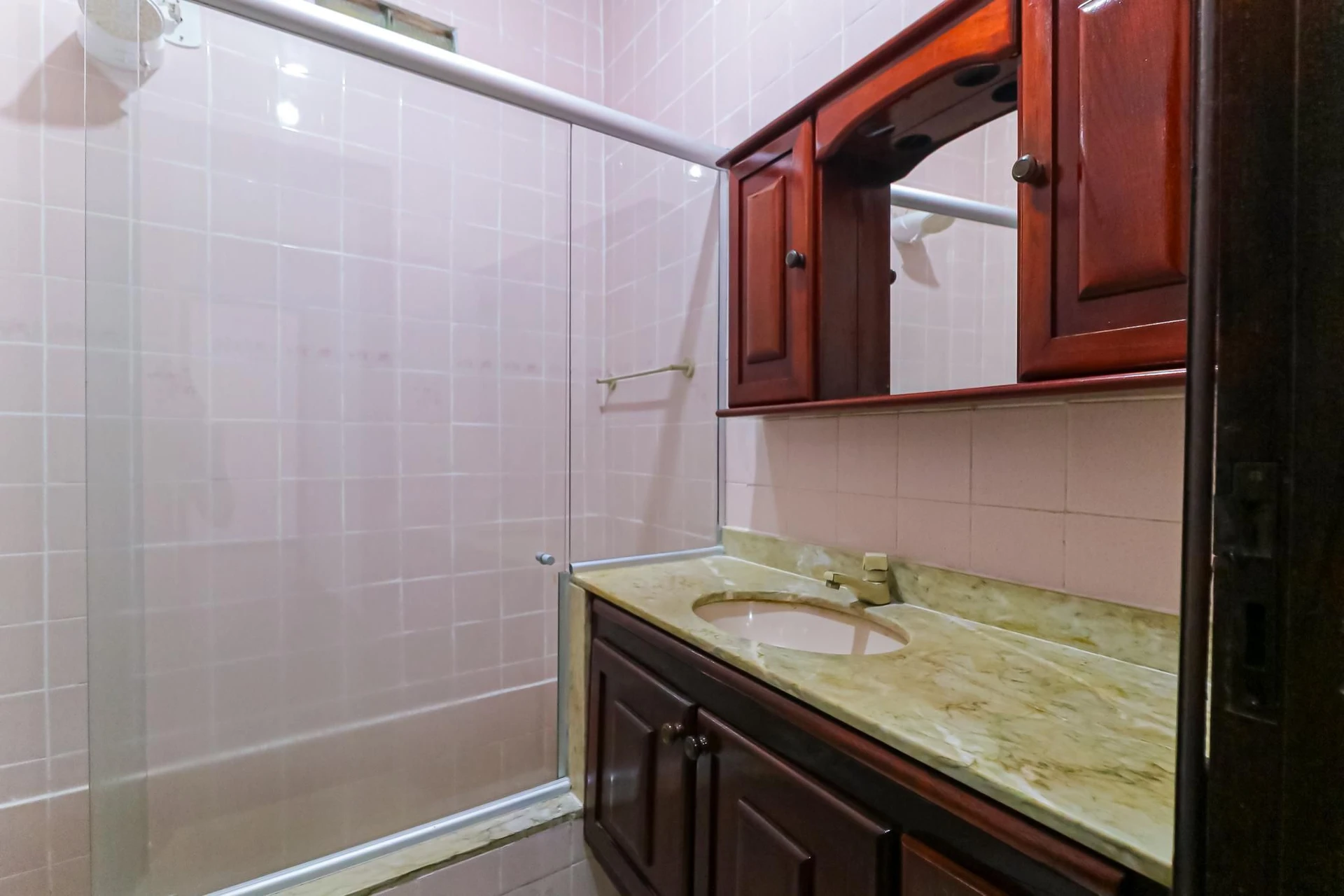 House, 240 m², with a jacuzzi — photo 40