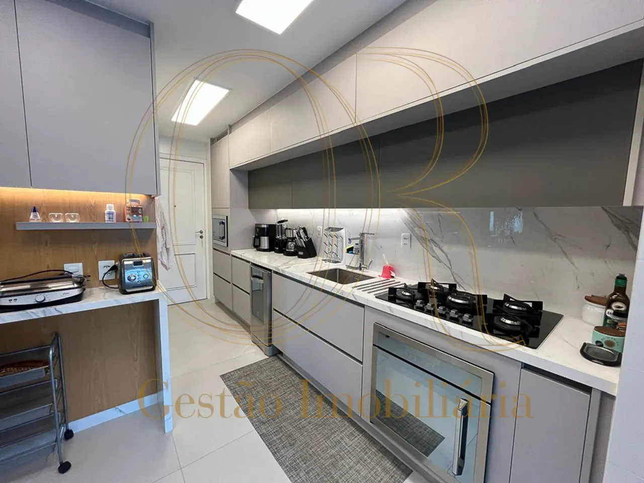 Apartamento mobiliado de 290 m² com 3 quartos e 4 banheiros — photo 25